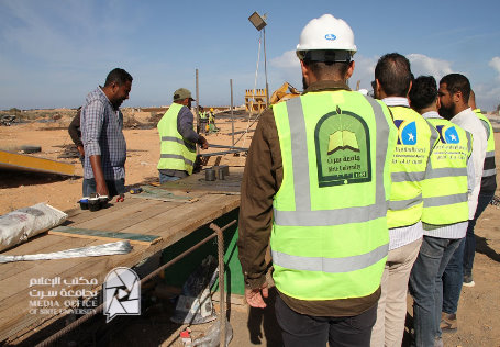 cطلاب كلية الهندسة يبدؤون البرنامج التدريبي في عدد من مواقع الإنشاء والصيانة