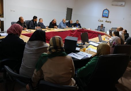 رئيس جامعة سرت يجتمع بلجان الجرد السنوي للعام المالي 2024