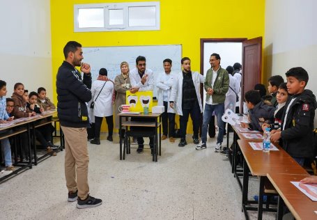 جامعة سرت تطلق حملة توعوية لتعزيز صحة الفم والأسنان لطلاب المدارس الابتدائية