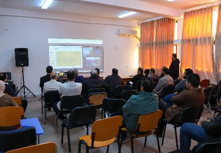 كلية الهندسة جامعة سرت تنظم محاضرة علمية حول السيارات الكهربائية وتأثيرها على الطاقة والنظام البيئي