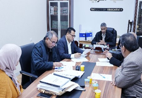 اجتماع لجنة الدراسات العليا بكلية التربية جامعة سرت